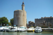 Santons and Christmas traditions along the canals of Provence In the footsteps of fortresses and authentic villages