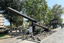 Canakkale_Gun exhibit in street
