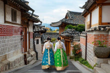 Seopul_Bukchon Hanok Village_ladies in hanboks