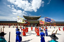 Seoul_Royal Guards at Gyeongbokgung Palace
