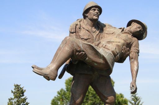 Gallipoli Statue of Soldier carrying Comrade