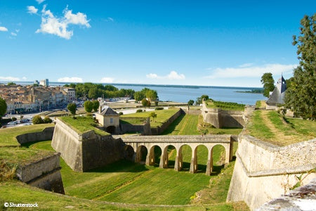The exceptional region of Bordeaux (port-to-port cruise)
